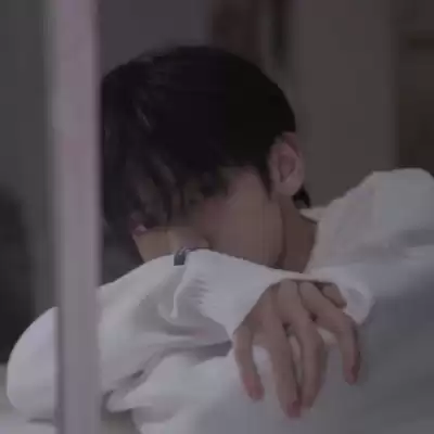 仰映容